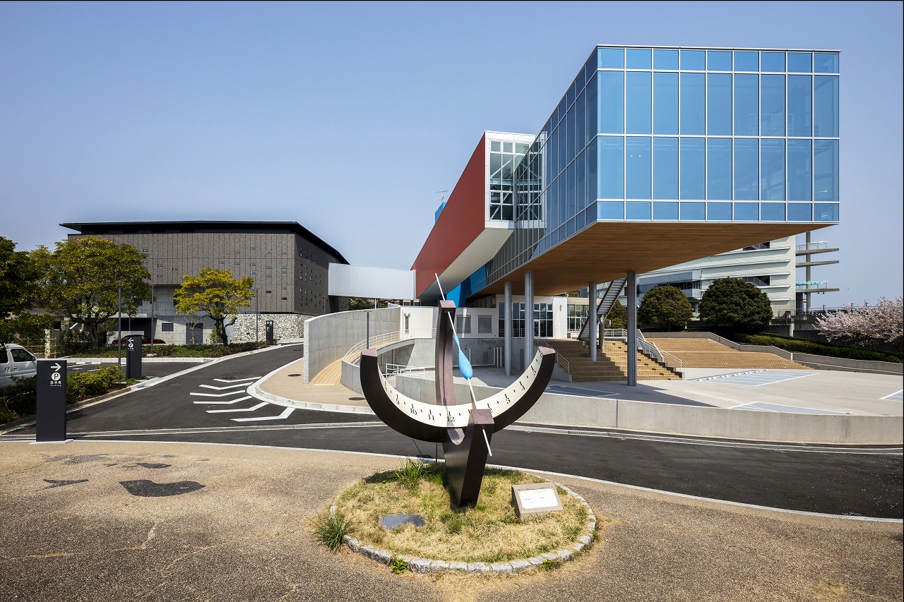 高知県立坂本龍馬記念館（石本・ワークステーション・若竹設計共同企業体）