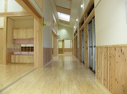 四万十町立ひかり保育所　廊下